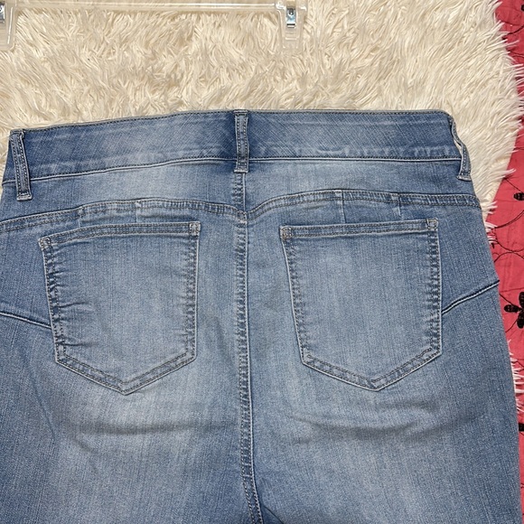 Torrid bombshell skinny jeans size 12 - Picture 3 of 6